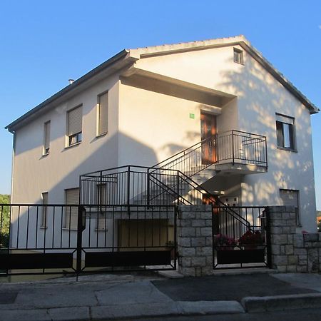 PUY Apartment Razum מראה חיצוני תמונה