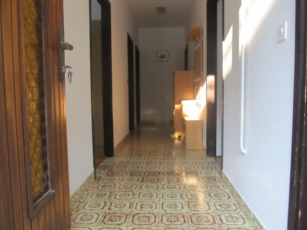 PUY Apartment Razum מראה חיצוני תמונה