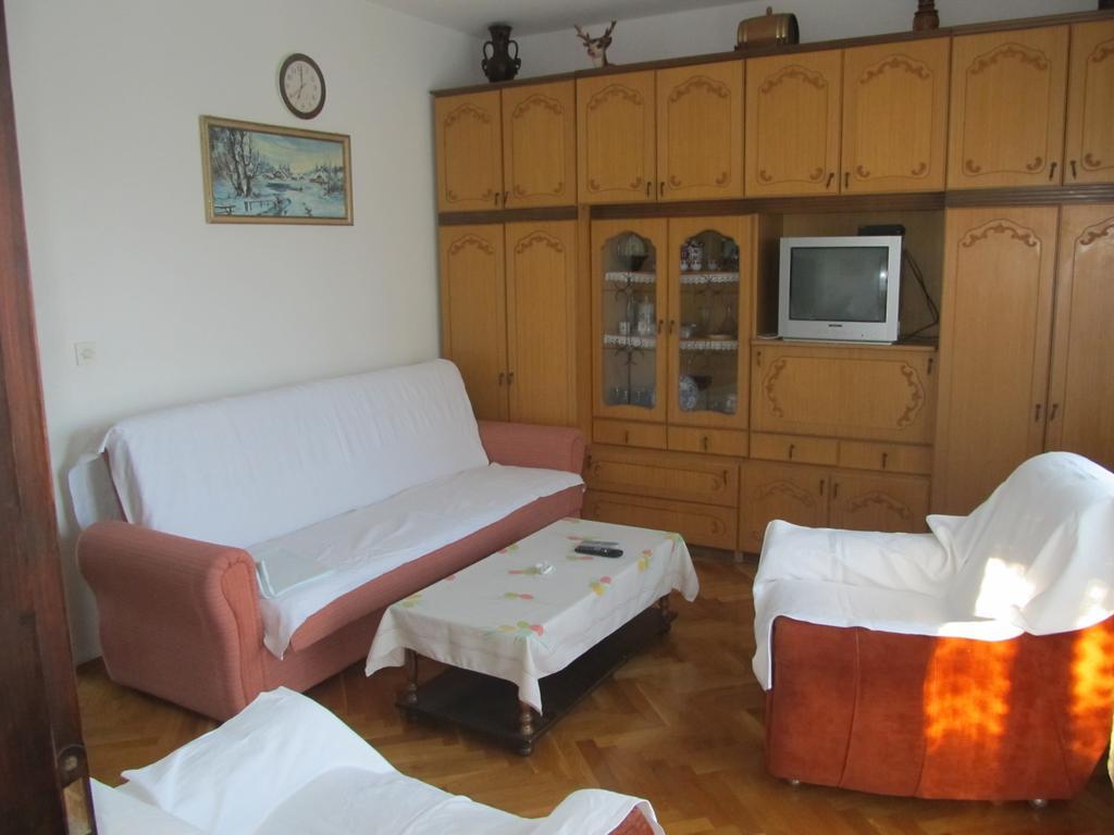 PUY Apartment Razum מראה חיצוני תמונה